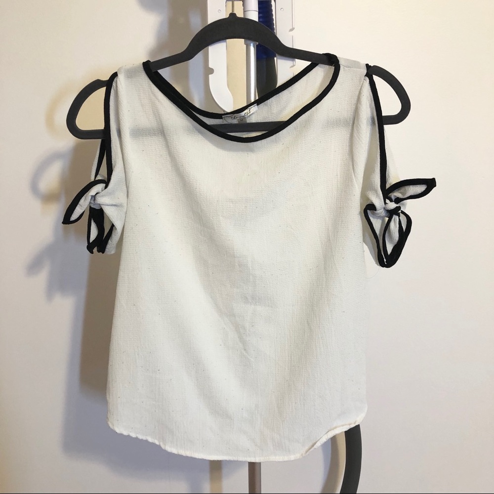 White short-sleeve blouse tieable sleeves